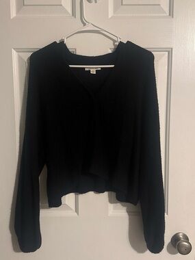 American Eagle Outfitters Black V-Neck Cropped Sweater